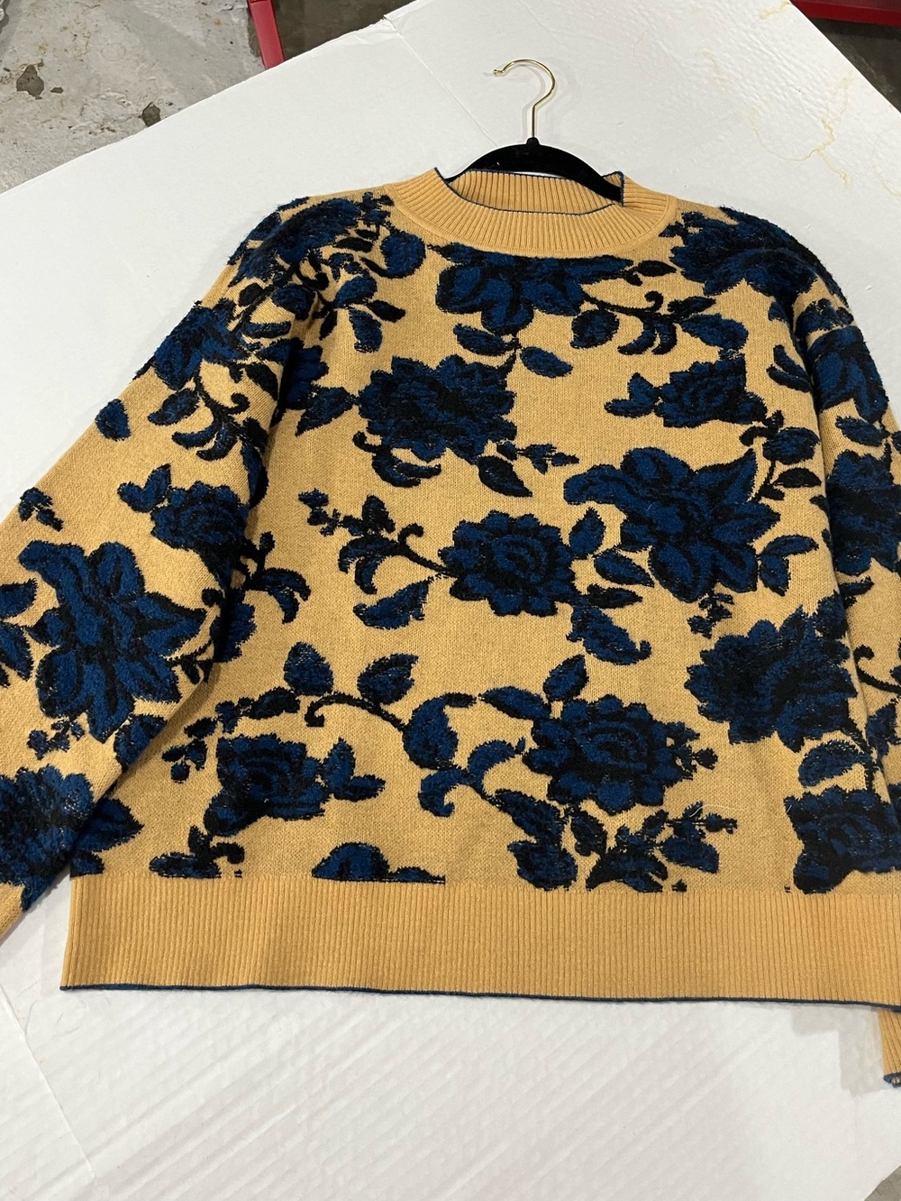 ANN TAYLOR FLORAL JACQUARD SWEATER ONE OF A KIND SAMPLE PIECE (417) - Picture 2 of 16